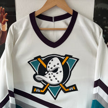 Cargar imagen en el visor de la galería, Camiseta Anaheim Mighty Ducks 1993-95 Home CCM Vintage - M/L