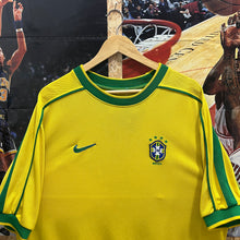 Cargar imagen en el visor de la galería, Camiseta Brasil 1998 Home Nike Vintage - L/XL