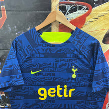 Cargar imagen en el visor de la galería, Camiseta Pre-Match Tottenham 2022-23 Nike - M/L