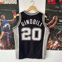 Cargar imagen en el visor de la galería, Camiseta San Antonio Spurs Road 2004-08 Manu Ginobili #20 Champion Vintage - S/M