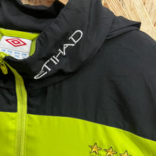 Cargar imagen en el visor de la galería, Chaqueta Manchester City 2011-12 Umbro Vintage - L/XL