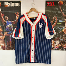 Carregar imagem no visualizador da galeria, Beisbolera New York Yankees CMP 90s Vintage- L