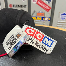 Cargar imagen en el visor de la galería, BNWT Gorra Ottawa Senators 90s CCM Vintage