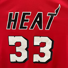 Cargar imagen en el visor de la galería, Camiseta Miami Heat Alternate 1995-96 Alonzo Mourning #33 Champion Vintage - M/L
