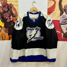 Cargar imagen en el visor de la galería, Camiseta Tampa Bay Lightning 1996 Ciccarelli #22 Road Bauer Vintage - L/XL