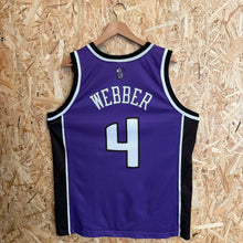 Cargar imagen en el visor de la galería, Camiseta Sacramento Kings Road 2000/03 Chris Webber #4 Champion Vintage - L/XL
