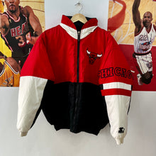 Load image into Gallery viewer, Chaqueta Chicago Bulls Starter Early 00’s Vintage - XS/S
