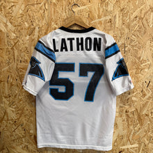Cargar imagen en el visor de la galería, Camiseta Carolina Panthers 1997/98 Road Lamar Lathon #57 Champion Vintage - M/L
