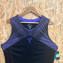 Lade das Bild in den Galerie-Viewer, BNWT Camiseta Nike Black Mamba 2014 - L/XL
