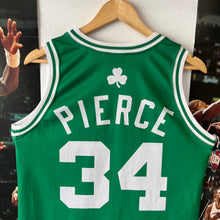 Cargar imagen en el visor de la galería, Camiseta Boston Celtics 20004-08 Road Paul Pierce #33 Champion Vintage - XS/S
