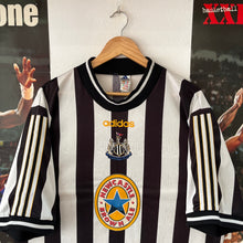 Cargar imagen en el visor de la galería, Camiseta Newcastle United FC 1997-99 Home Adidas Vintage - L/XL
