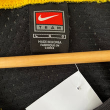 Cargar imagen en el visor de la galería, Camiseta Atlanta Hawks 2003 Rewind ‘88 Abdur-Rahim #3 Nike Vintage - L/XL
