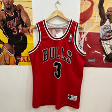 Cargar imagen en el visor de la galería, Camiseta Chicago Bulls 2004-06 Road Tyson Chandler #3 Champion Vintage - XL/XXL
