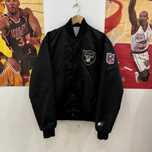 Cargar imagen en el visor de la galería, Chaqueta Bomber Satinada Los Angeles Raiders Starter Vintage 80’s - S/M
