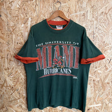 Cargar imagen en el visor de la galería, Camiseta Miami Hurricanes 90s Team Edition Apparel - M/L
