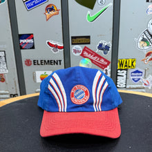Carregar imagem no visualizador da galeria, Gorra FC Bayern München Mid 90s Adidas Vintage
