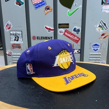 Cargar imagen en el visor de la galería, Gorra Los Angeles Lakers 90s Sports Specialties Vintage
