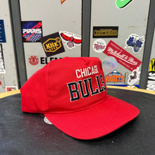 Cargar imagen en el visor de la galería, Gorra Chicago Bulls Late 80s/ Early 90s The Sideliner Vintage
