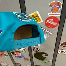 Cargar imagen en el visor de la galería, BNWT Gorra Charlotte Hornets 90s AJD Vintage
