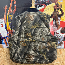 Lade das Bild in den Galerie-Viewer, Chaleco Carhartt Camo Artic Three Y2K Vintage- L/XL
