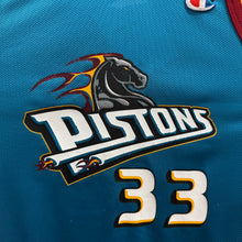 Cargar imagen en el visor de la galería, Camiseta Detroit Pistons Road 1999/00 Grant Hill #33 Champion Vintage - M YOUTH
