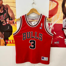 Cargar imagen en el visor de la galería, Camiseta Chicago Bulls Road 2004-05 Tyson Chandler #3 Champion Vintage - L Youth
