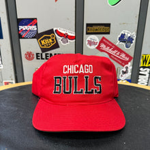 Cargar imagen en el visor de la galería, Gorra Chicago Bulls Late 80s/ Early 90s The Sideliner Vintage
