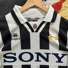 Cargar imagen en el visor de la galería, Camiseta Juventus 1995-96 Home Del Piero #10 Kappa Vintage - S/M
