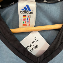 Cargar imagen en el visor de la galería, Camiseta Real Madrid 2001-02 Third Adidas Vintage - S/M
