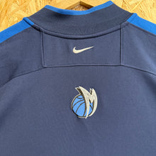 Lade das Bild in den Galerie-Viewer, Camiseta de tiro Dallas Mavericks 2003/04 Nike Vintage - XL/XXL
