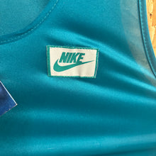 Carregar imagem no visualizador da galeria, BNWT Camiseta Nike Late 80’s Vintage - S
