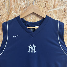 Lade das Bild in den Galerie-Viewer, Camiseta New York Yankees Early 00’s Nike Vintage - XL Youth
