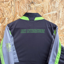 Carregar imagem no visualizador da galeria, Chaqueta Nike International Early 90’s Vintage - L/XL
