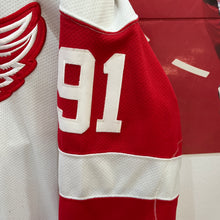 Cargar imagen en el visor de la galería, Camiseta Detroit Red Wings Sergei Fedorov #91 Home Starter Vintage 90’s - M/L
