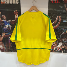 Cargar imagen en el visor de la galería, Camiseta Brasil 2002 Home Nike Vintage - L/XL
