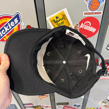 Load image into Gallery viewer, BNWT Gorra Nike Air Max 1998 Vintage
