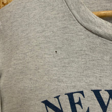 Cargar imagen en el visor de la galería, Camiseta New York Yankees 1997 Hanes Vintage - L/XL
