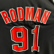 Cargar imagen en el visor de la galería, Camiseta Chicago Bulls Alternate 1995-96 Dennis Rodman #91 Champion Vintage - S/M
