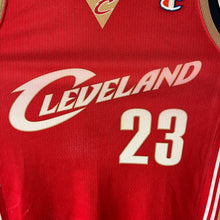 Cargar imagen en el visor de la galería, Camiseta Cleveland Cavaliers Road 2009-10 Lebron James #23 Champion - M/L
