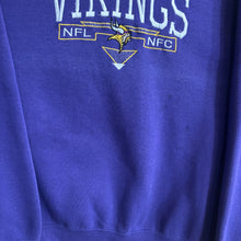 Cargar imagen en el visor de la galería, Sudadera Minnesota Vikings 90’s Cadre Athletic Vintage - L/XL
