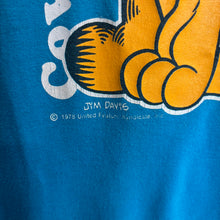 Cargar imagen en el visor de la galería, Camiseta Garfield 1978 Velva Sheen Vintage - S/M
