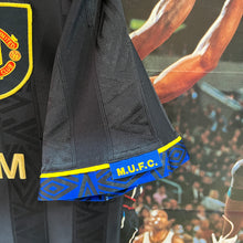 Cargar imagen en el visor de la galería, Camiseta Manchester United 1993-95 Away Umbro Vintage - S/M
