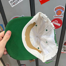 Carregar imagem no visualizador da galeria, BNWT Gorra Miami Hurricanes 90s CMP Vintage

