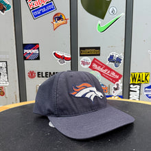 Carregar imagem no visualizador da galeria, Gorra Denver Broncos 90s American Needle Vintage
