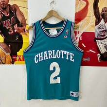 Load image into Gallery viewer, Camiseta Charlotte Hornets Road 1991-92 Larry Johnson #2 Champion Vintage - M/L
