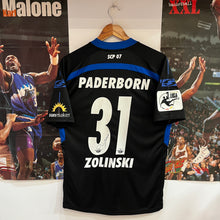 Load image into Gallery viewer, Camiseta Match Worn / Player Issue Firmada SC Paderborn 07 2017-18 Home Zolinski #31 Saller - S/M

