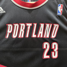 Carregar imagem no visualizador da galeria, Camiseta Portland Trail Blazers Road Early 00s Darius Miles #23 Adidas Vintage - L YOUTH
