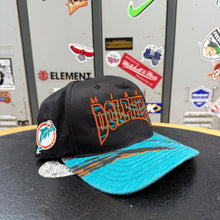 Carregar imagem no visualizador da galeria, Gorra Miami Dolphins Zubaz 90s Vintage
