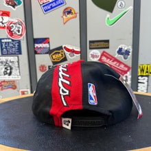 Cargar imagen en el visor de la galería, Gorra Chicago Bulls Late 90s Sports Specialties Vintage
