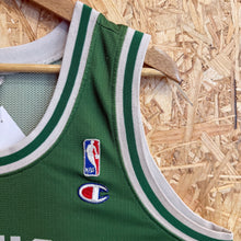 Load image into Gallery viewer, Camiseta Boston Celtics 2000/04 Road Paul Pierce #34 Champion Vintage - L/XL
